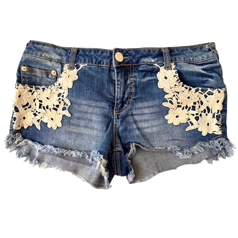 ♥︎ MOSSIMO Supply CO ♥︎ Denim Lowrise Distressed Lace-Trimmed Cutoffs Shorts
